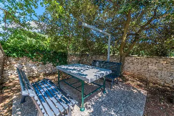 Semi-Detached House for 4 Guests in Ližnjan