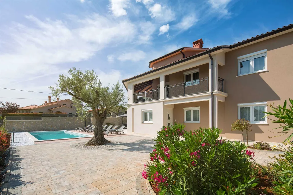 Private Pool House in Labin for Up to 12 Guests