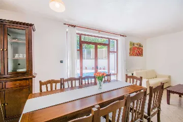 4-Bedroom House with Private Pool in Cerovlje