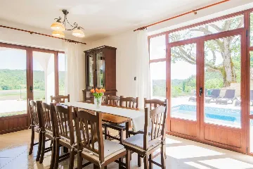 4-Bedroom House with Private Pool in Cerovlje