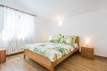 4-Bedroom House with Private Pool in Cerovlje