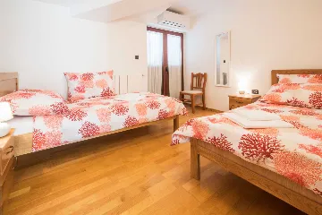 4-Bedroom House with Private Pool in Cerovlje