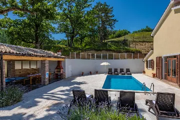4-Bedroom House with Private Pool in Cerovlje