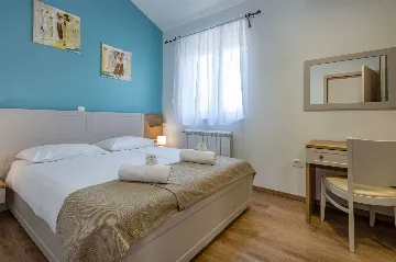 Air-Conditioned House with Pool in Nedešćina