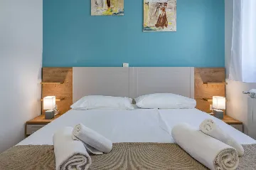 Air-Conditioned House with Pool in Nedešćina