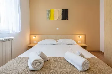 Air-Conditioned House with Pool in Nedešćina