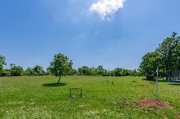Air-Conditioned House with Pool in Nedešćina