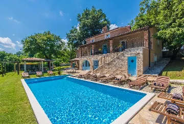 6-Bedroom House for 16 Guests in Žminj, Croatia