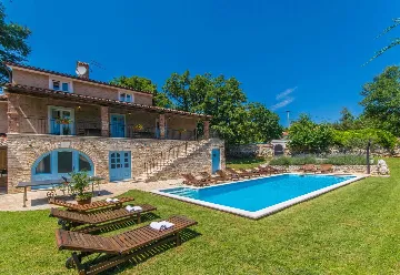 6-Bedroom House for 16 Guests in Žminj, Croatia