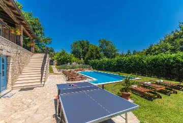 6-Bedroom House for 16 Guests in Žminj, Croatia