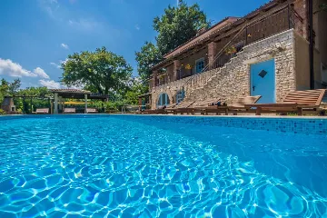 6-Bedroom House for 16 Guests in Žminj, Croatia