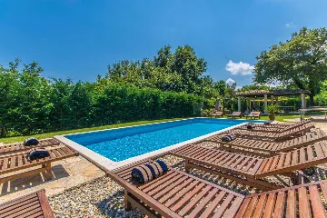 6-Bedroom House for 16 Guests in Žminj, Croatia