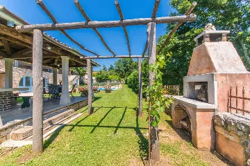 6-Bedroom House for 16 Guests in Žminj, Croatia