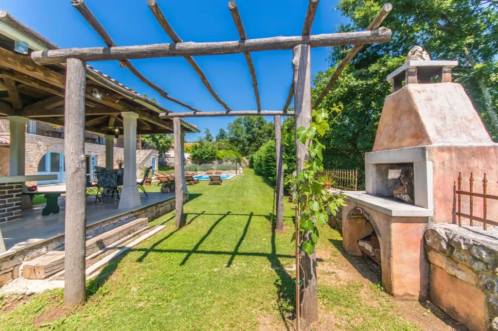 6-Bedroom House for 16 Guests in Žminj, Croatia