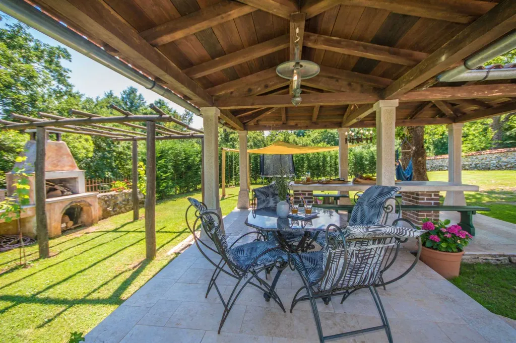 6-Bedroom House for 16 Guests in Žminj, Croatia