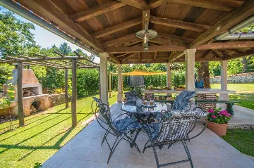 6-Bedroom House for 16 Guests in Žminj, Croatia