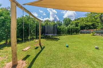 6-Bedroom House for 16 Guests in Žminj, Croatia