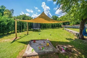 6-Bedroom House for 16 Guests in Žminj, Croatia