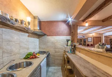 6-Bedroom House for 16 Guests in Žminj, Croatia