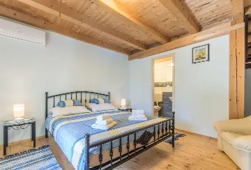 6-Bedroom House for 16 Guests in Žminj, Croatia