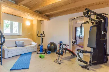 6-Bedroom House for 16 Guests in Žminj, Croatia