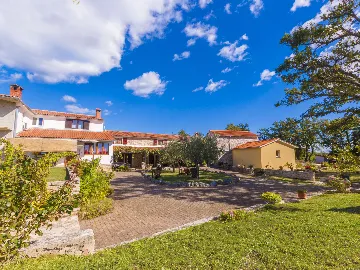 2-Bedroom Apartment in Marčana for up to 6