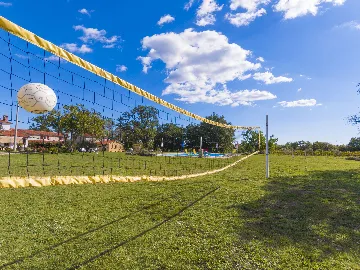 2-Bedroom Apartment in Marčana for up to 6