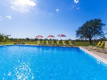 2-Bedroom Apartment in Marčana for up to 6