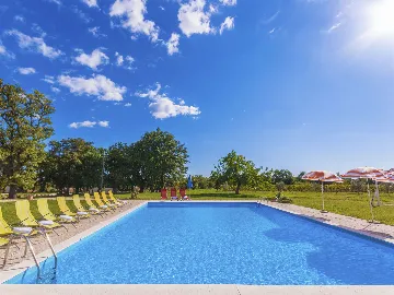 2-Bedroom Apartment in Marčana for up to 6