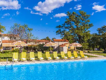 2-Bedroom Apartment in Marčana for up to 6