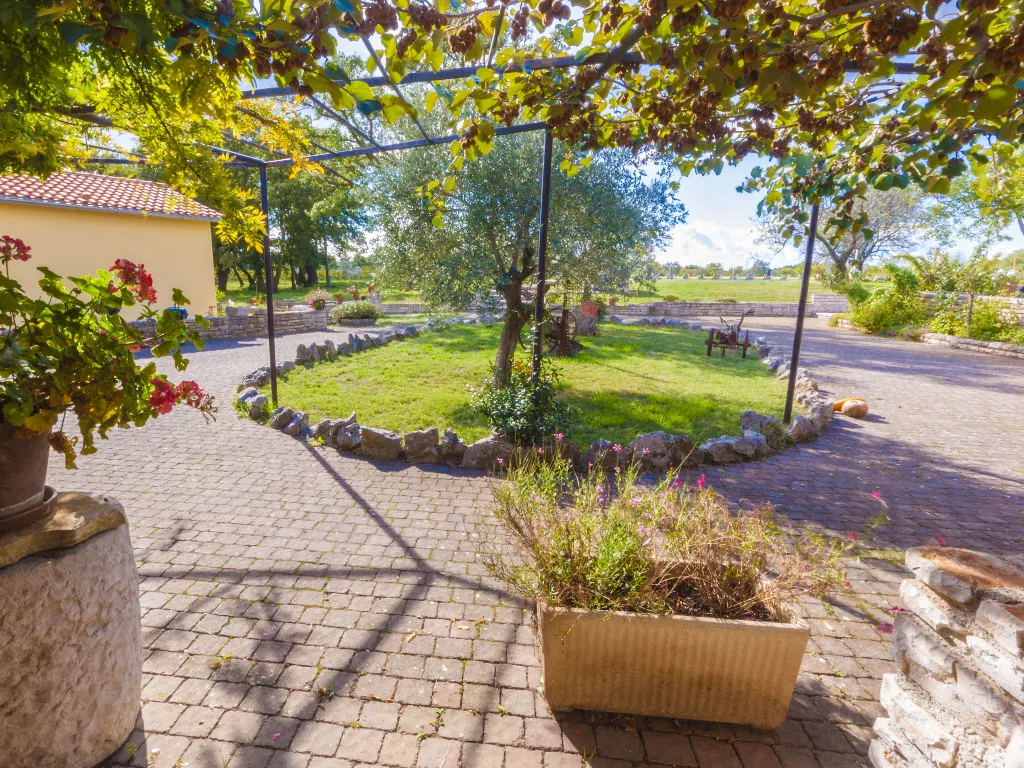 2-Bedroom Apartment in Marčana for up to 6