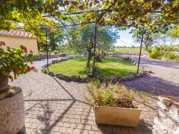 2-Bedroom Apartment in Marčana for up to 6