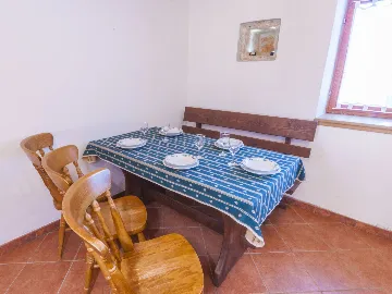 2-Bedroom Apartment in Marčana for up to 6