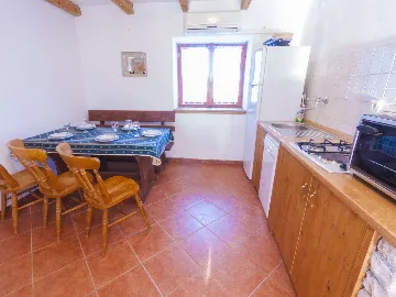 2-Bedroom Apartment in Marčana for up to 6