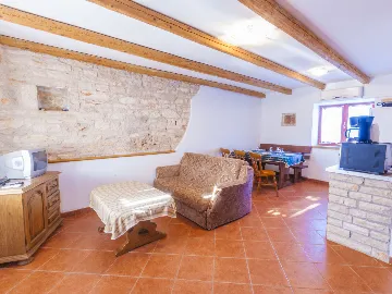 2-Bedroom Apartment in Marčana for up to 6