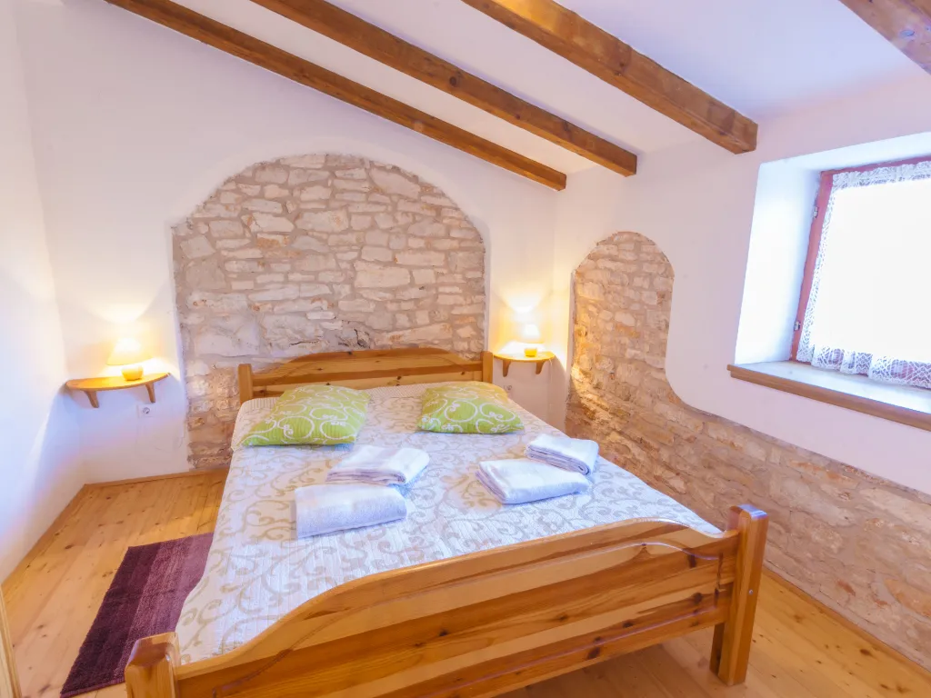 2-Bedroom Apartment in Marčana for up to 6