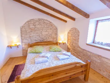 2-Bedroom Apartment in Marčana for up to 6