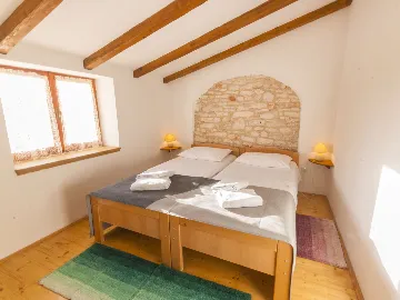 2-Bedroom Apartment in Marčana for up to 6