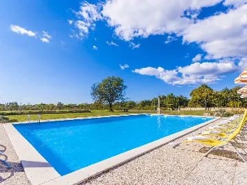 2-Bedroom Apartment in Marčana for up to 6