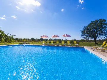 2-Bedroom Apartment in Marčana for up to 6