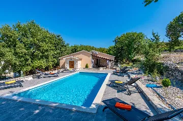 House with Pool and Sea View in Krnica