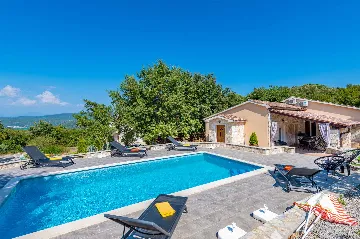 House with Pool and Sea View in Krnica