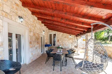 House with Pool and Sea View in Krnica