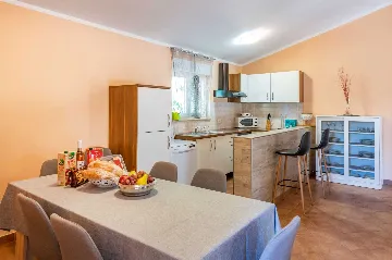 House with Pool and Sea View in Krnica