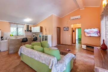 House with Pool and Sea View in Krnica