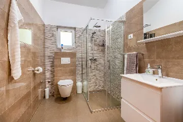 House with Pool and Sea View in Krnica