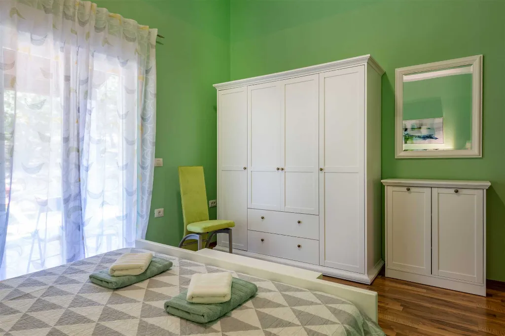 House with Pool and Sea View in Krnica