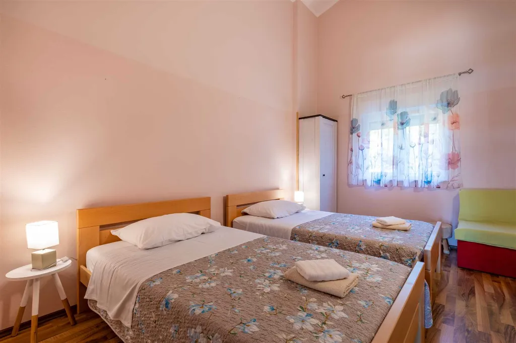House with Pool and Sea View in Krnica