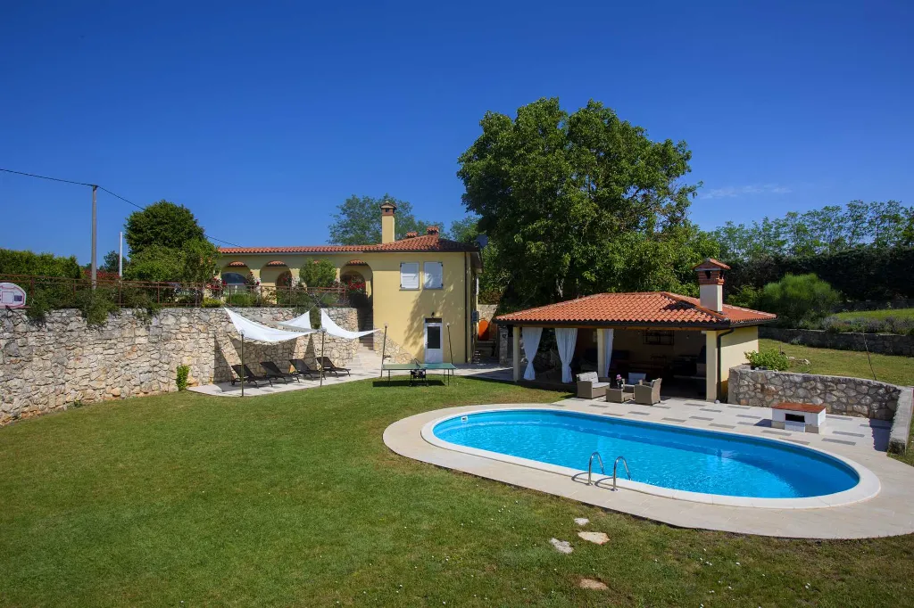 Apartment in Nedescina for Up to 4 Guests