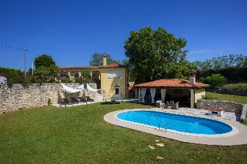 Apartment in Nedescina for Up to 4 Guests